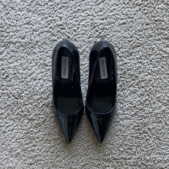 Steve Madden "Vala" Pumps - Picture 3 of 11